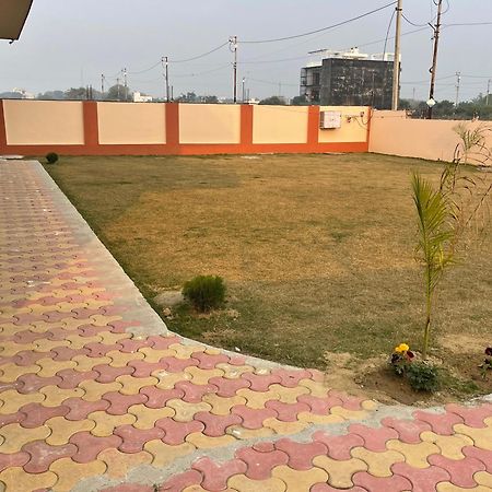 ホテル Shrinath Residency グレーター・ノイダ エクステリア 写真